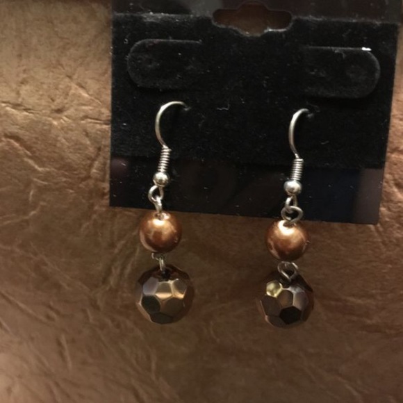 Fashion Jewelry Set: Necklace with Earrings - Picture 3 of 3